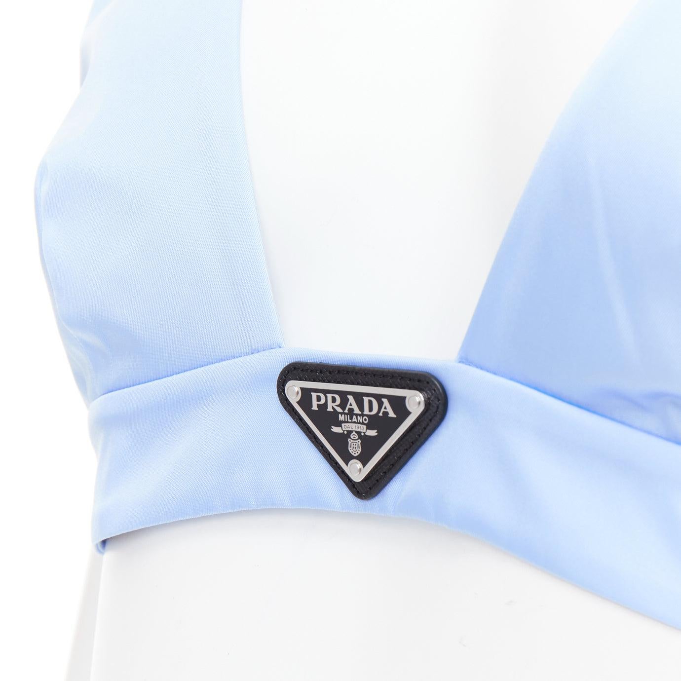 PRADA Re-Nylon azul claro triángulo logo plunge crop top bustier bralette IT38 XS en venta 2