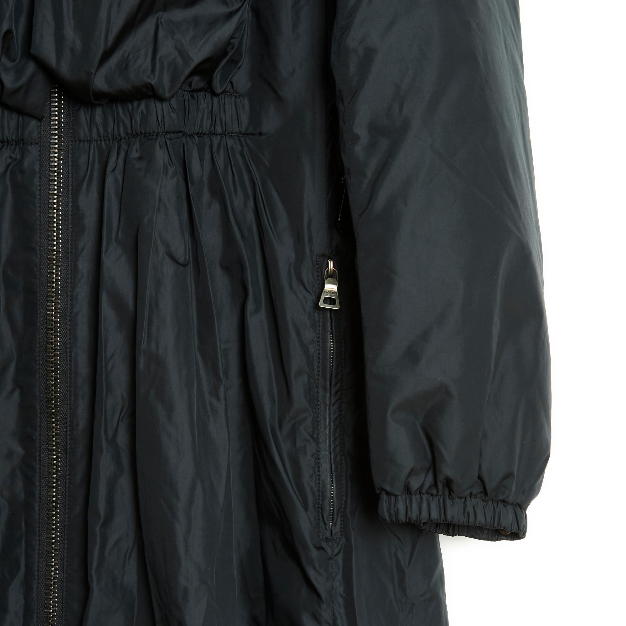 Women's or Men's Prada Re-Nylon Manteau FR40 Coat Black For Sale