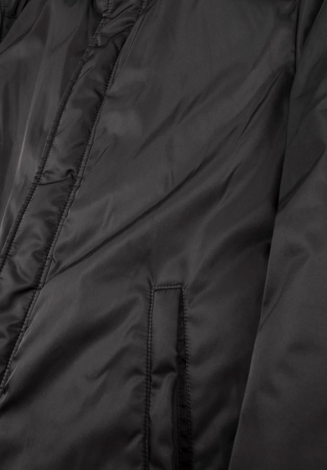 Prüfen Sie meine anderen Angebote. Habe viele weitere Designerkleidung zu verkaufen. Offen für alle Angebote.
Zu verkaufen ist 100% echte Prada gepolstert recyceln Nylon Männer Jacke/Mantel, S1012, VINU4
Farbe: schwarz
(Eine tatsächliche Farbe kann