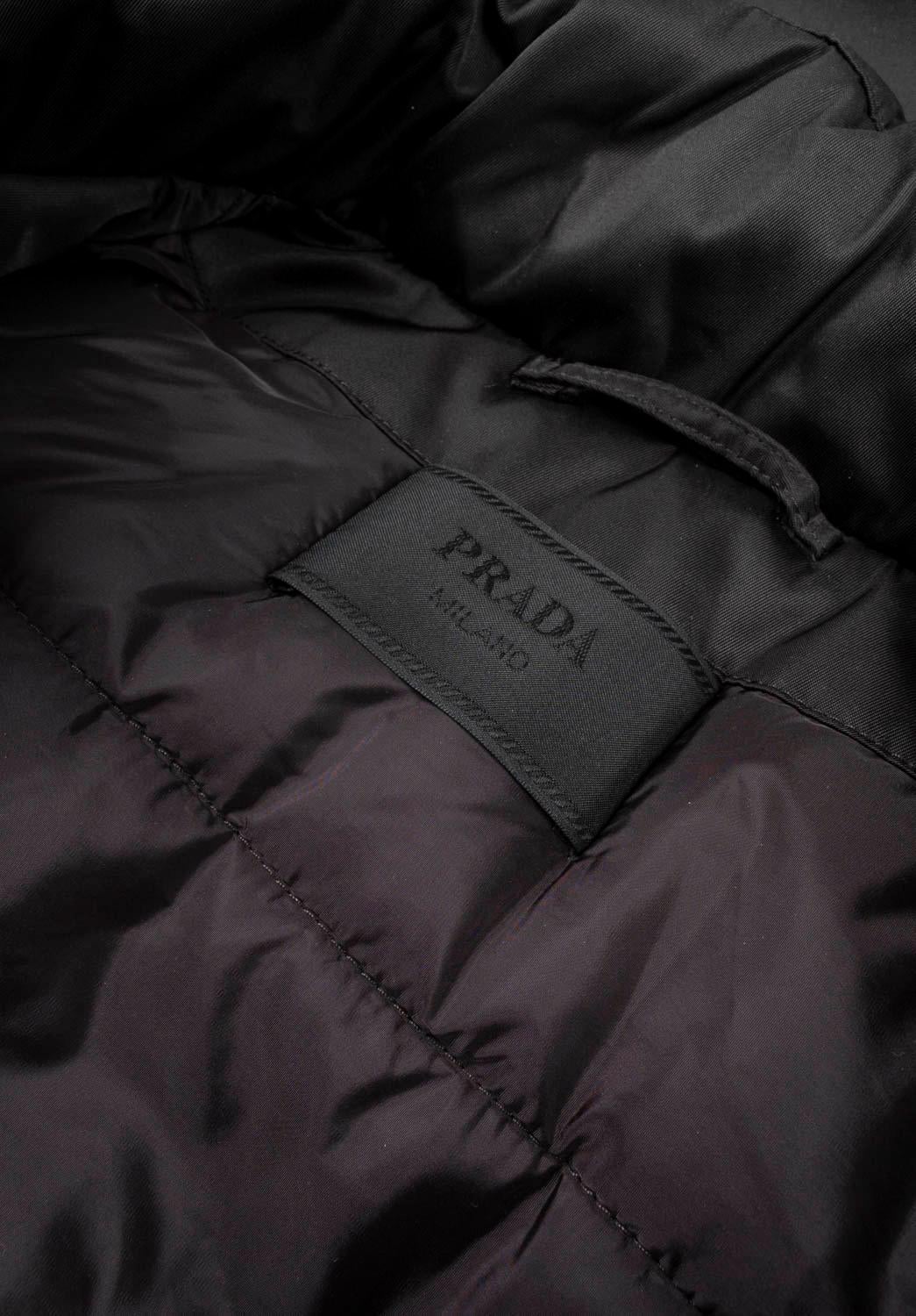 Prada RE-nylon Herrenmanteljacke mit gepolsterter recycelter Größe ITA52/Groß, S1012 im Zustand „Hervorragend“ im Angebot in Kaunas, LT