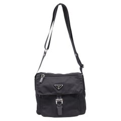 Borsa a tracolla Prada Re-Nylon Vela con fibbia singola in poliammide nera