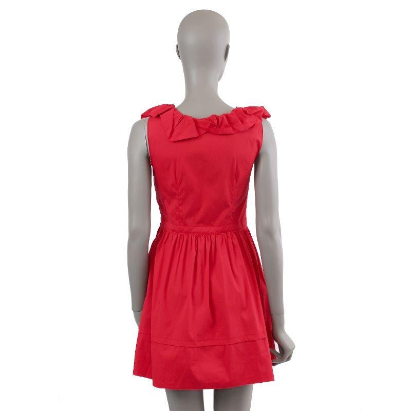 Prada sleeveless casual dress in red cotton and elastane. Has a zipper on the side. Has been worn and is in excellent condition.

Tag Size 42
Size M
Shoulder Width 34cm (13.3in)
Bust From 42cm (16.4in)
Waist From 35cm (13.7in)
Hips From 54cm