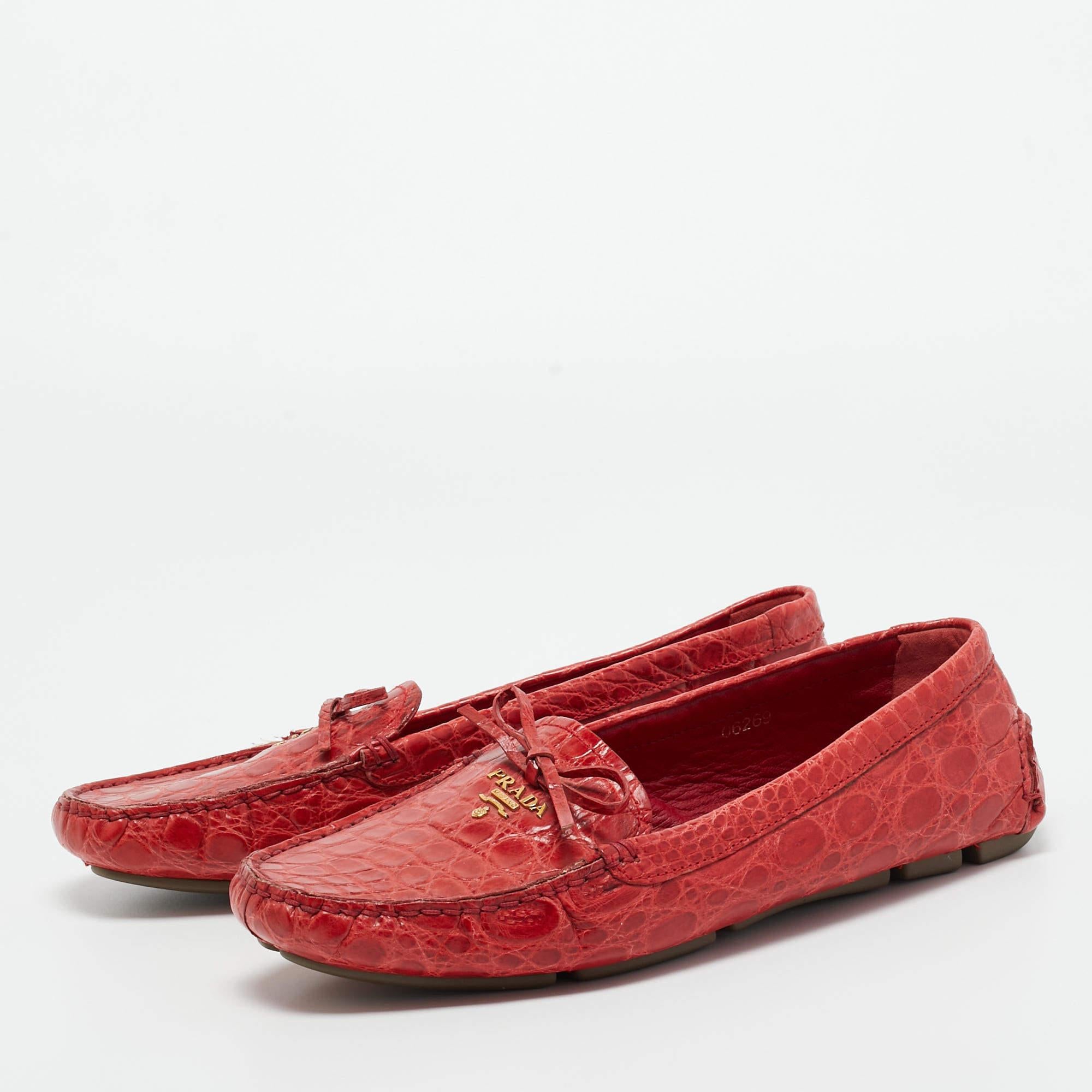 Prada Red Crocodile Leather Penny Loafers Size 40 In Excellent Condition In Dubai, Al Qouz 2