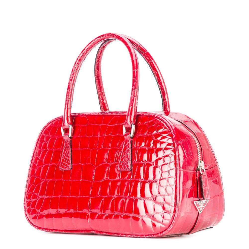 Lively Prada red crocodile leather small handbag. It features round top handles, a top zip closure and an internal slip pocket. The item is vintage, it was produced in the 2000s and is in excellent conditions. It comes with its original dustbag and