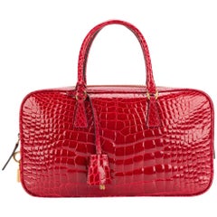 Sac Vintage Prada en cuir crocodile rouge:: années 2000