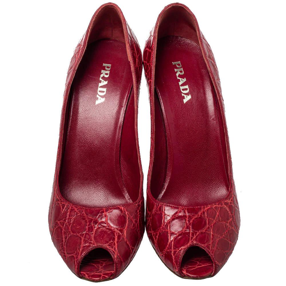 Prada Red Embossed Leather Peep Toe Pumps Size 40 In Good Condition In Dubai, Al Qouz 2