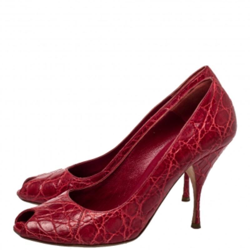 Prada Red Embossed Leather Peep Toe Pumps Size 40 In Good Condition For Sale In Dubai, Al Qouz 2
