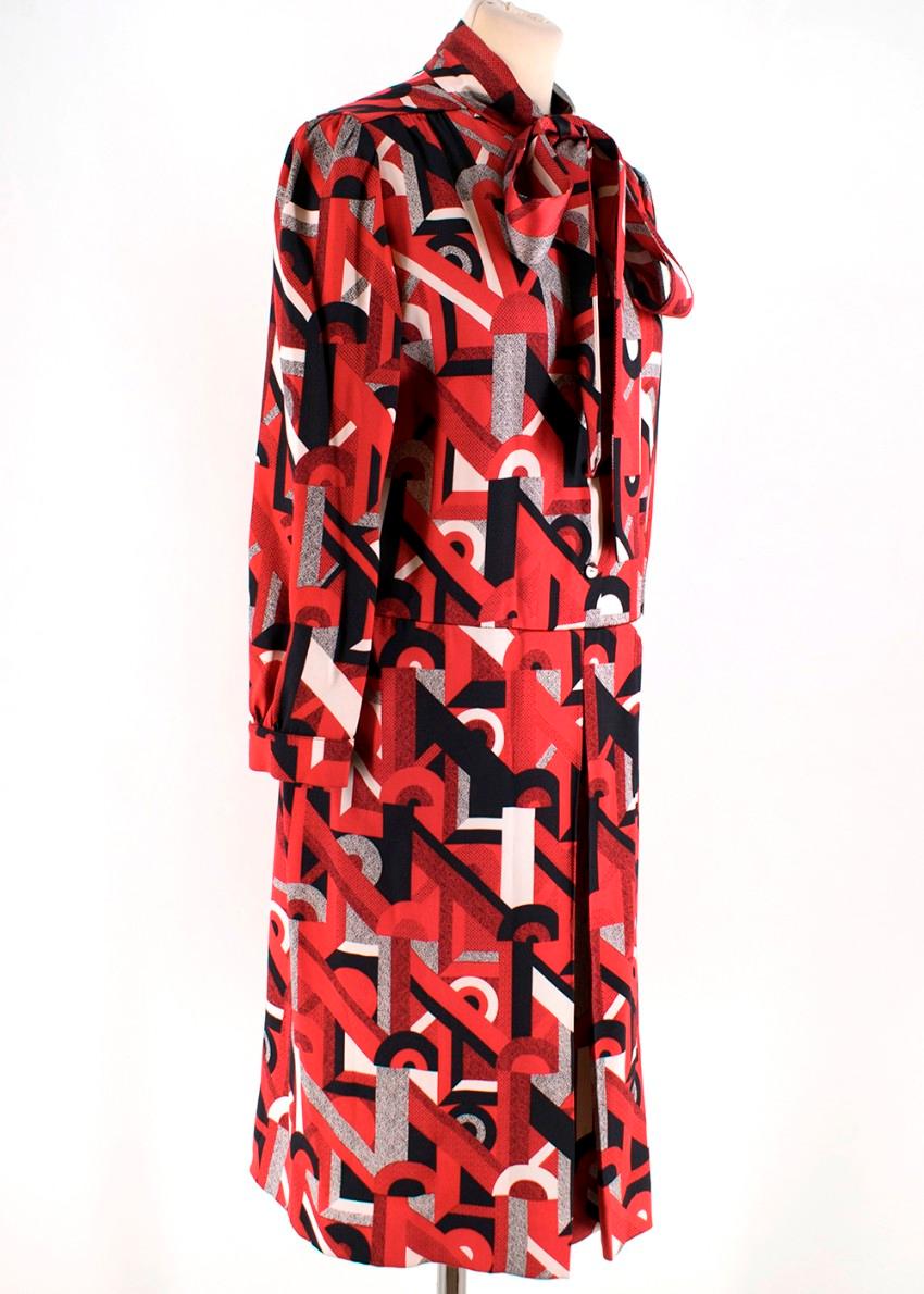 Prada Red Geometric Printed Pussy Bow Dress

- Loose-fitting
- Button fastening

Measurements are taken laying flat, seam to seam. 
Approx.
Chest:42cm
Waist:40cm
Sleeve:61cm


