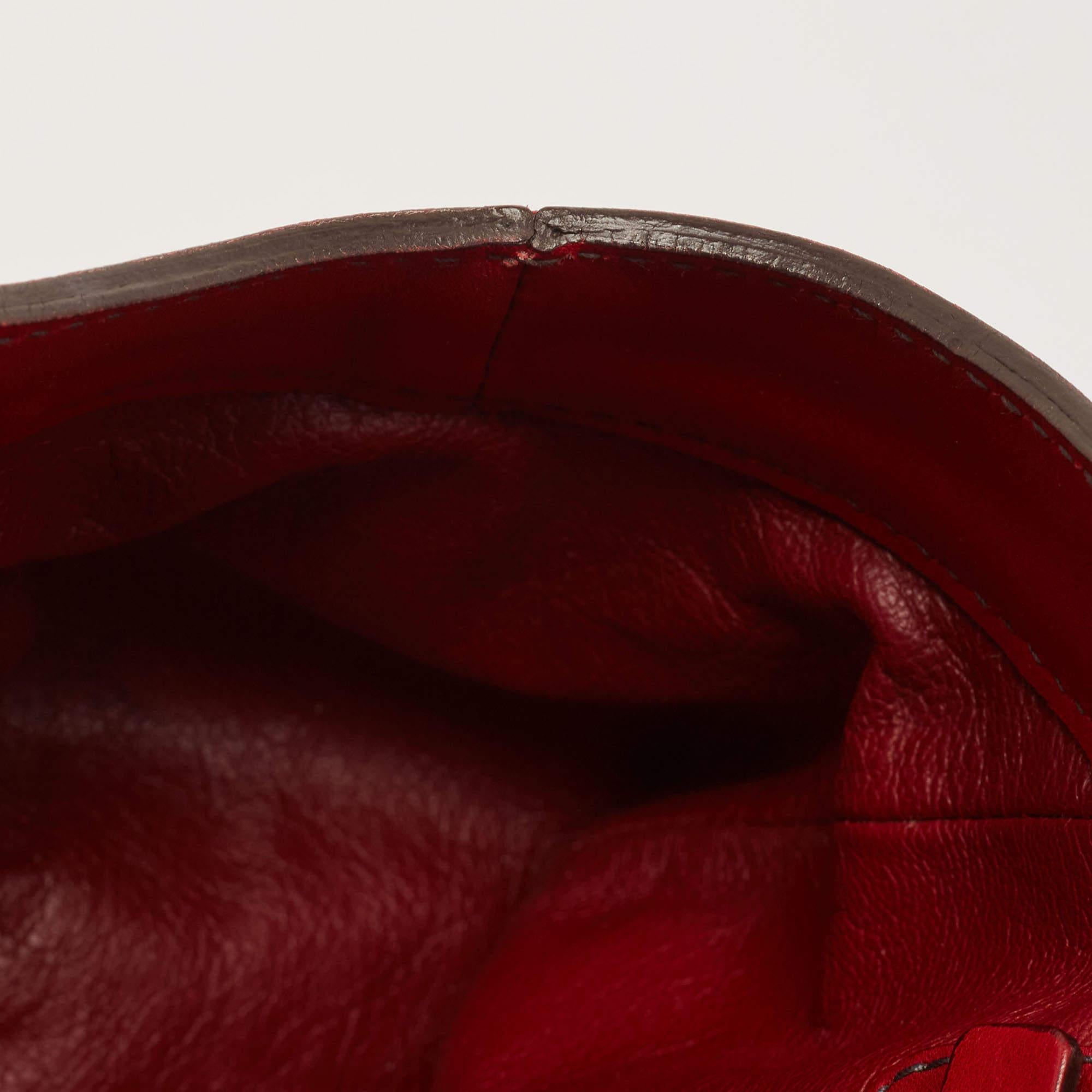 Prada Red Leather Buckle Shoulder Bag In Good Condition In Dubai, Al Qouz 2