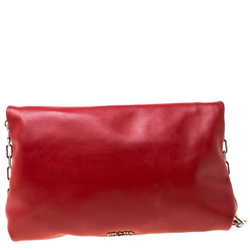 Carefully designed to evoke a fashionable feel, this leather bag is sure to make heads turn. This piece with a leather exterior is a splendid pick. This accessory from Prada will include a dash of charm to your closet. It has a folded top and a
