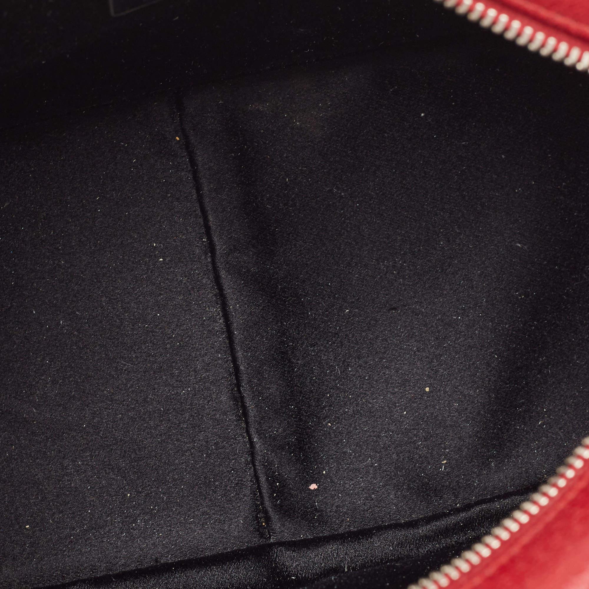Prada Rote Mini-Schalentasche aus Leder im Angebot 7