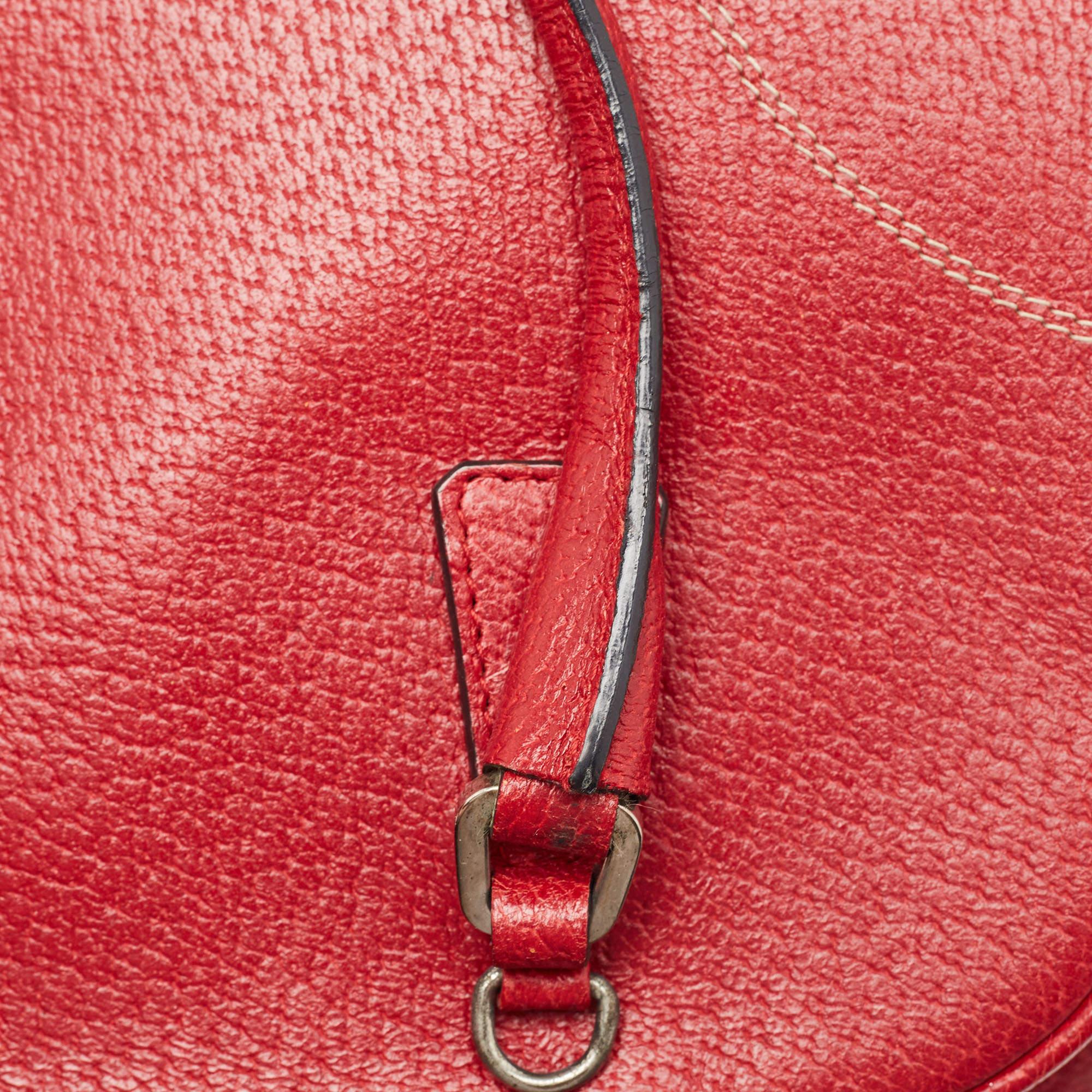 Prada Rote Mini-Schalentasche aus Leder im Angebot 1