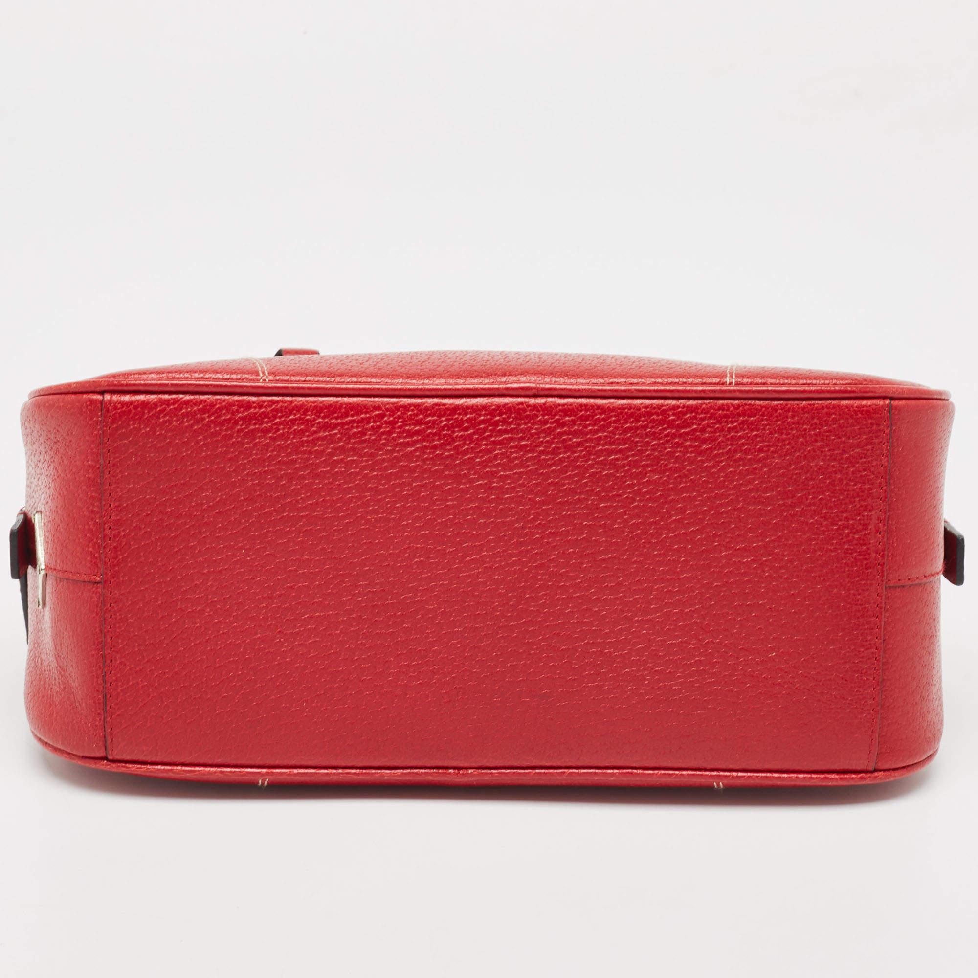 Prada Rote Mini-Schalentasche aus Leder im Angebot 5