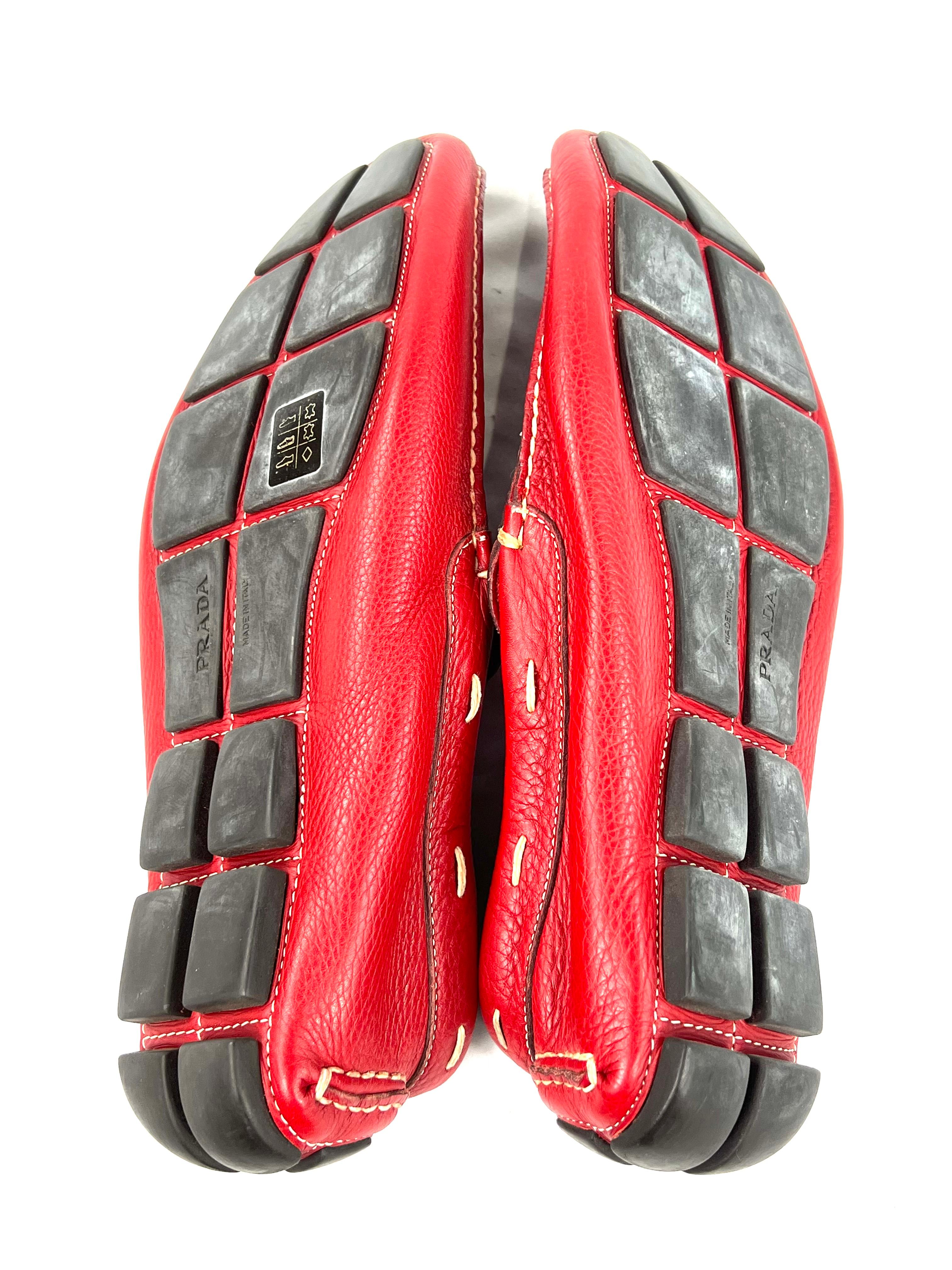 Zapatos Planos Mocasines de Piel Roja de Prada, Talla 10 2