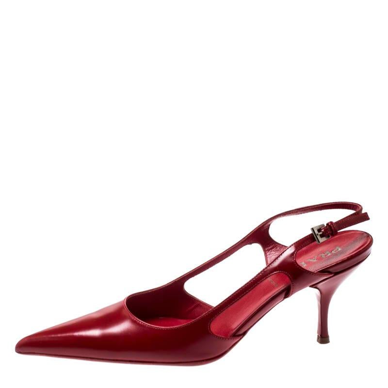 This pair of sandals made from leather is ideal to be paired with any outfit of your choice. Prada is known for its classy yet simple designs and this pair displays just that. Make a fabulous statement while donning this pair of red pointed toe