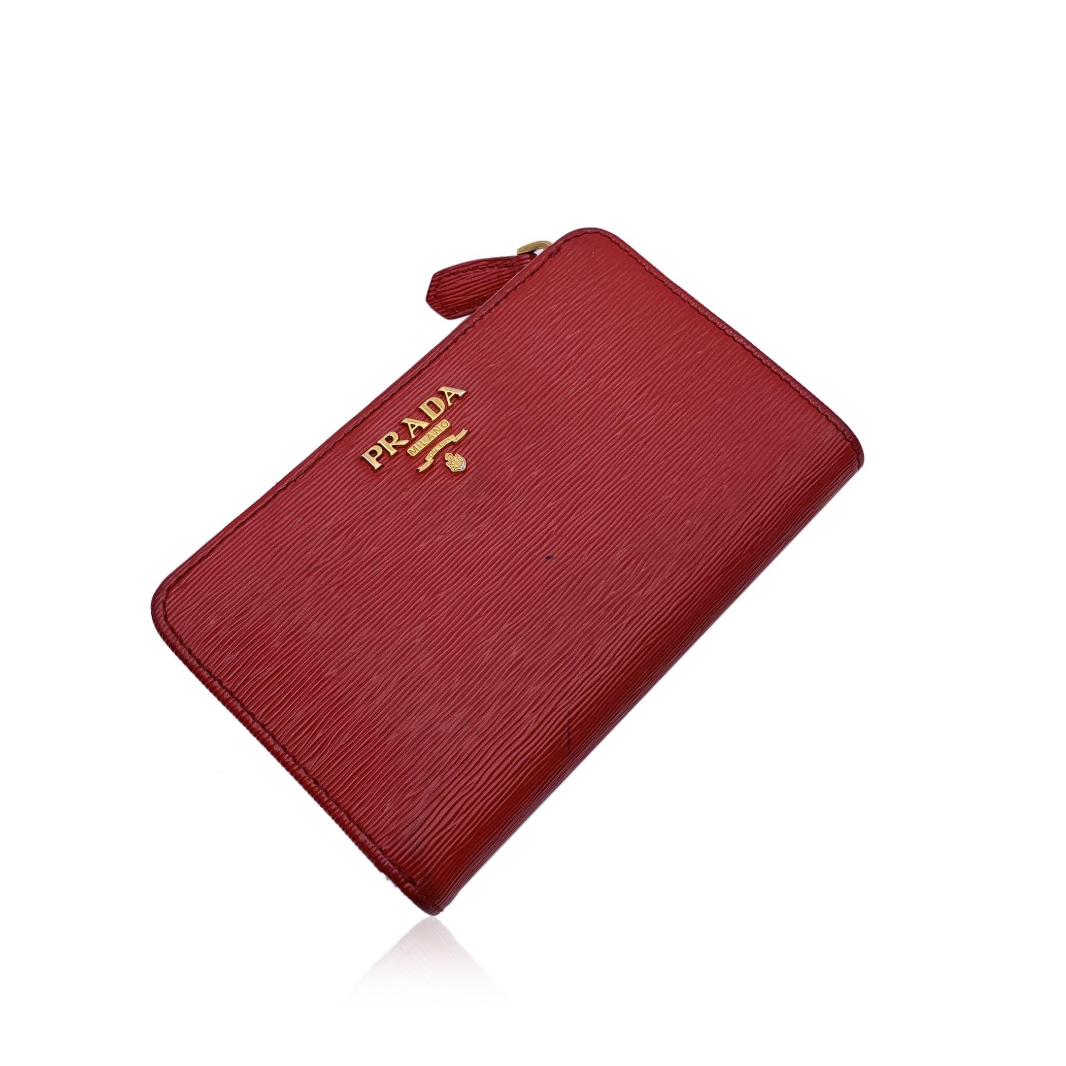 Prada Red Leather Small French Wallet Coin Purse 1ML225 In Good Condition In Rome, Rome