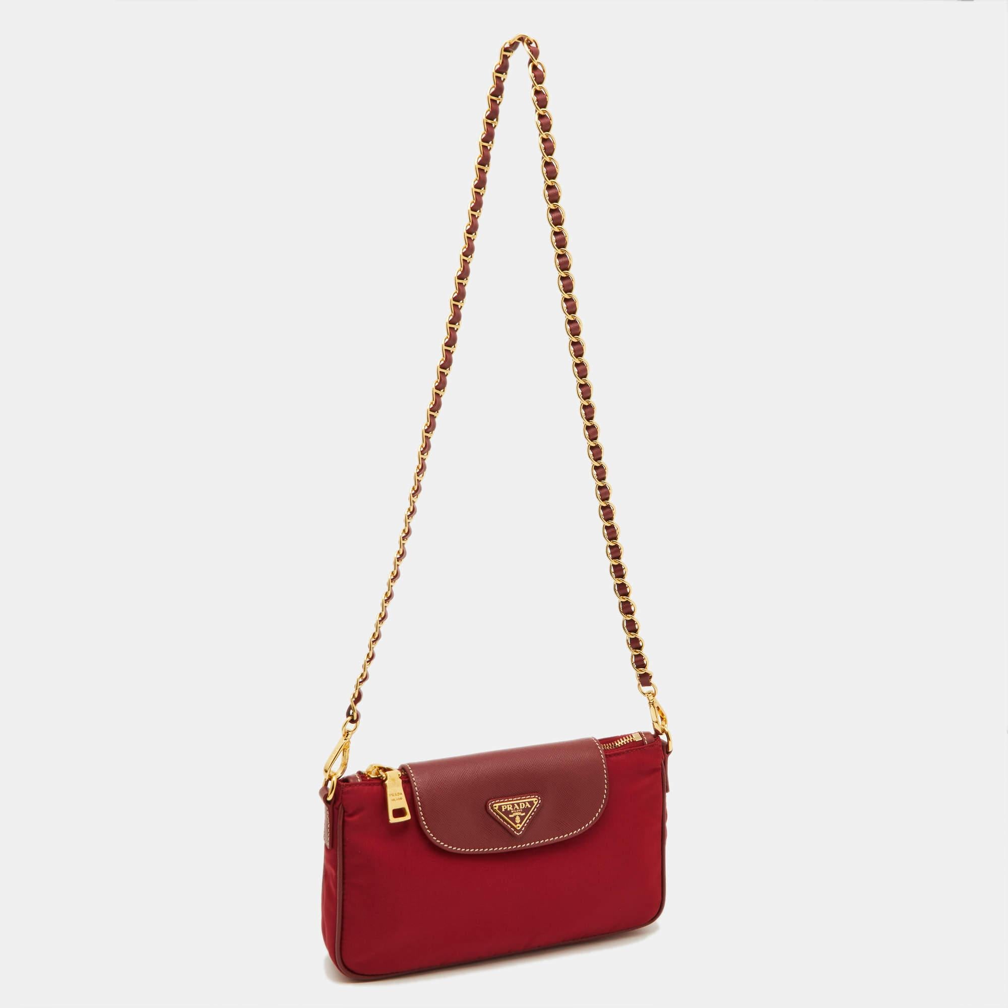 Prada Red Nylon and Saffiano Leather Crossbody Bag In Good Condition In Dubai, Al Qouz 2