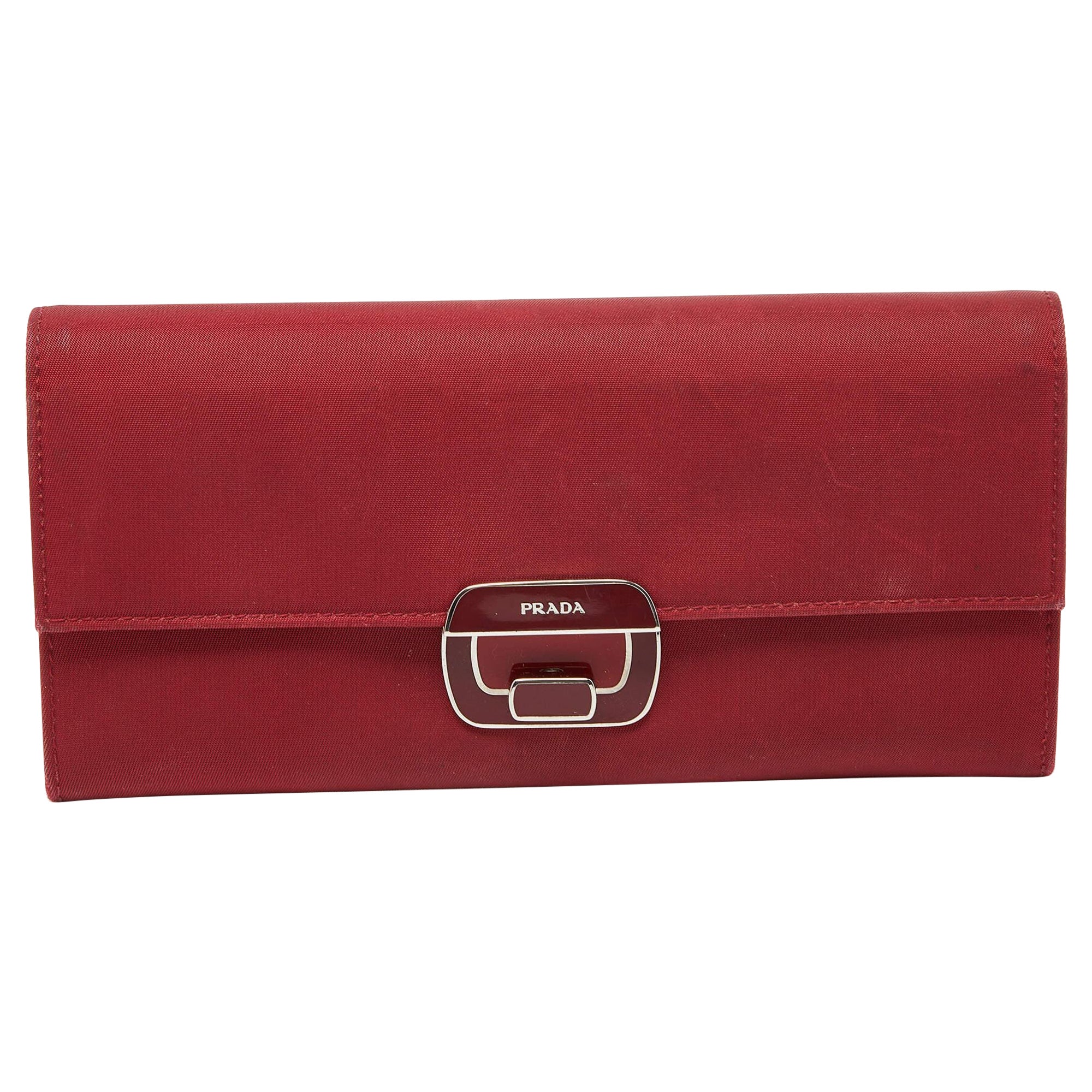Cartera Continental con Solapa de Nylon Roja de Prada