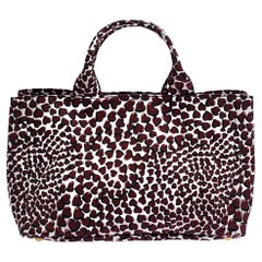 Prada Canapa Tragetasche aus rotem Nylon mit Herzaufdruck