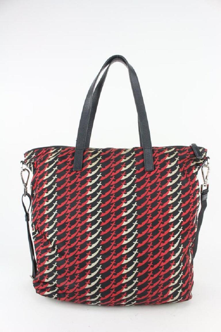 Prada - Sac fourre-tout convertible Tessuto 2way en nylon rouge 915pr69 en vente 2