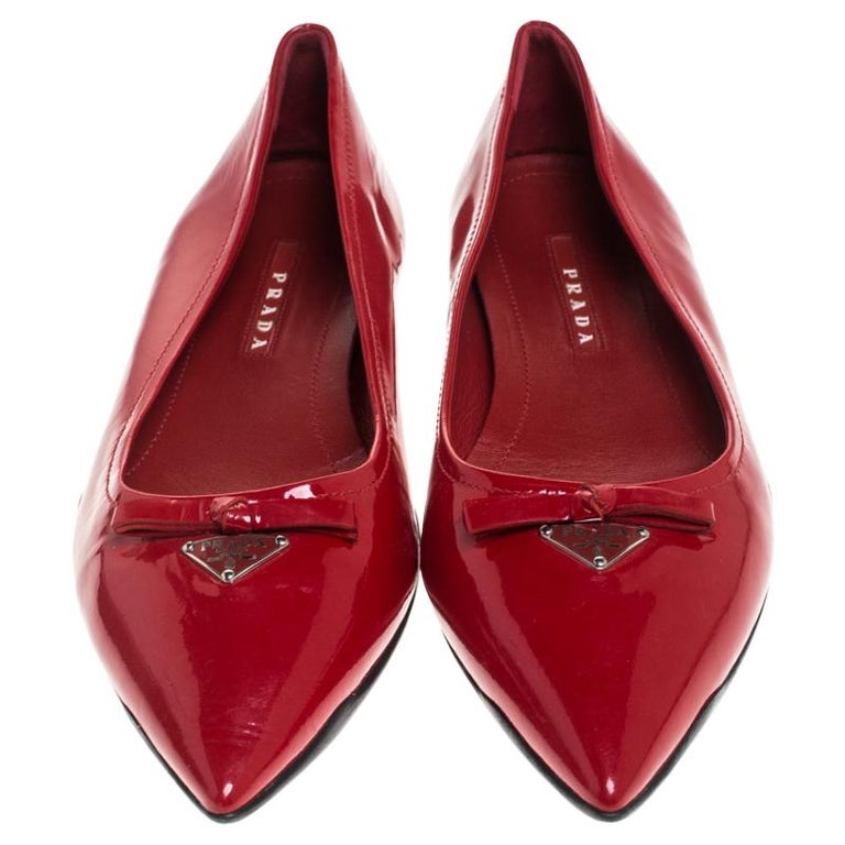 PRADA Burgundy Red Patent Leather Black Bow Pointed Toe Kitten Heel Pu –  Encore Resale.com