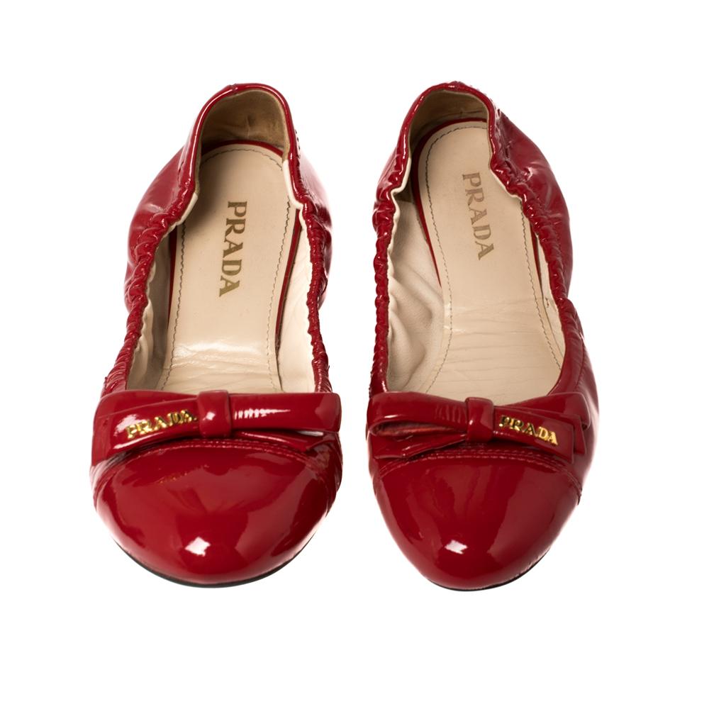 Prada Red Patent Leather Bow Scrunch Ballet Flats Size 38 at 1stDibs