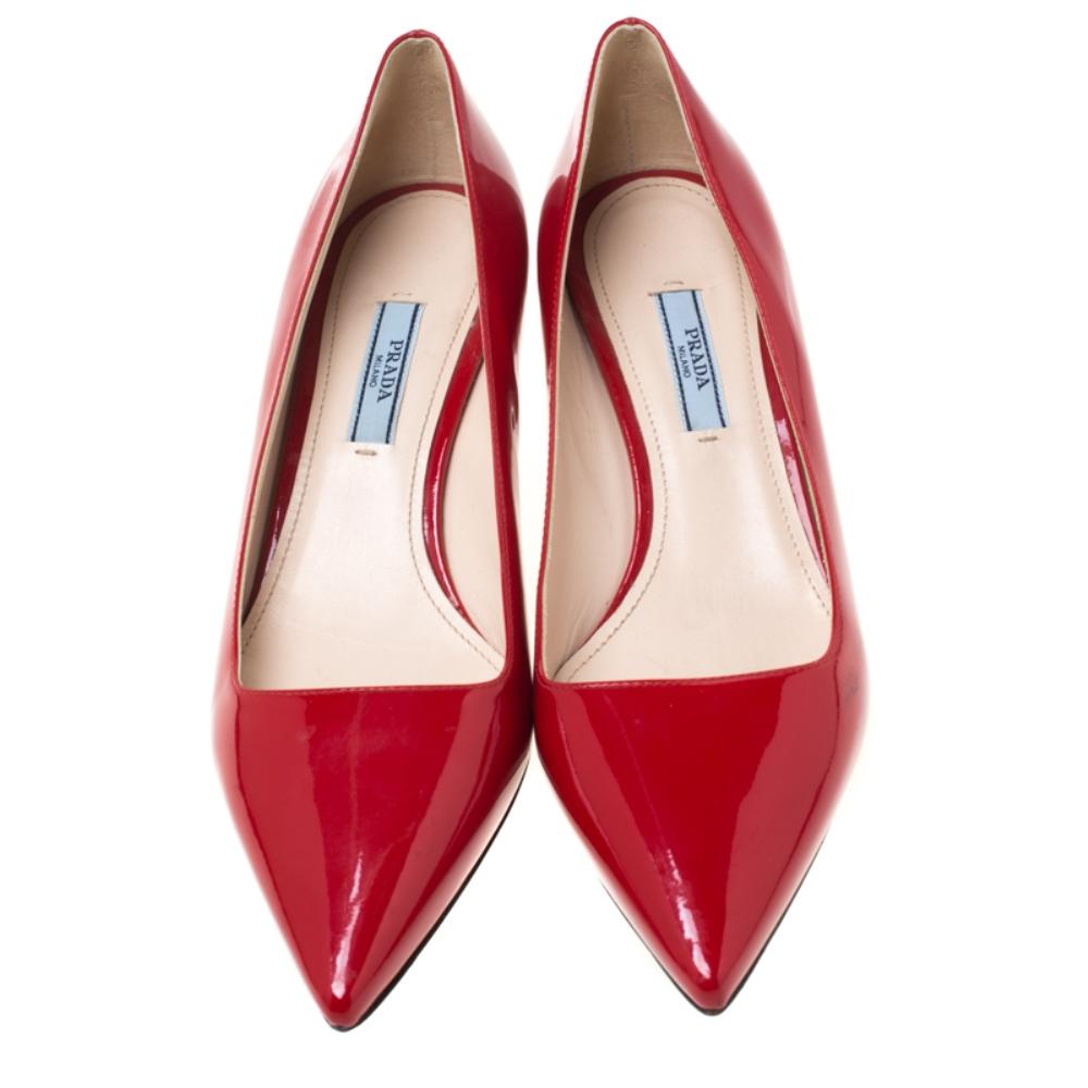Fashion forward and chic, these intricately designed pumps are made of patent leather. Lend a contemporary touch to your look when you pair your outfit with these Prada pumps. Add a touch of glamour to your look by wearing this pair of gorgeous red