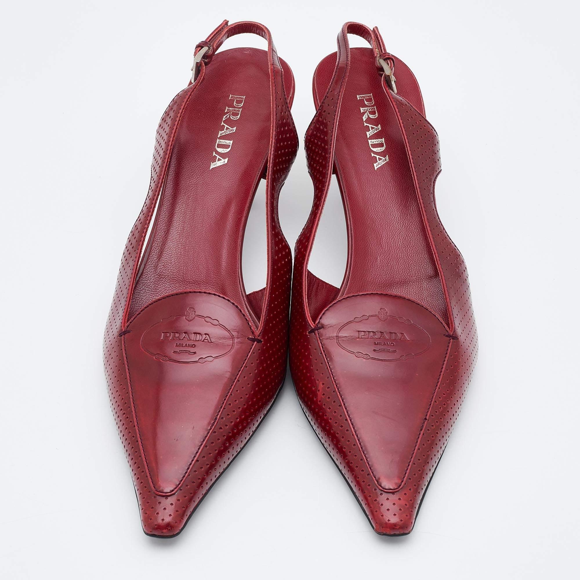 These curvaceous pumps will add immense style to your look. Crafted from luxurious material, they feature well-lined insoles that offer endless comfort.

