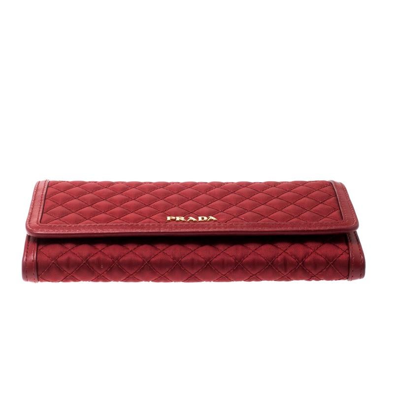 Prada Red Quilted Nylon and Leather Continental Flap Wallet In Good Condition In Dubai, Al Qouz 2