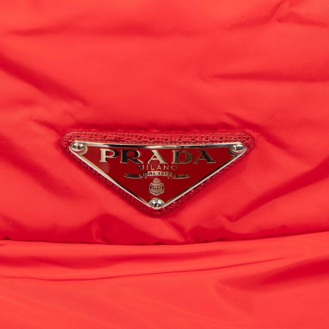 Women's Prada Red Re-Nylon Puffer Bucket Hat For Sale