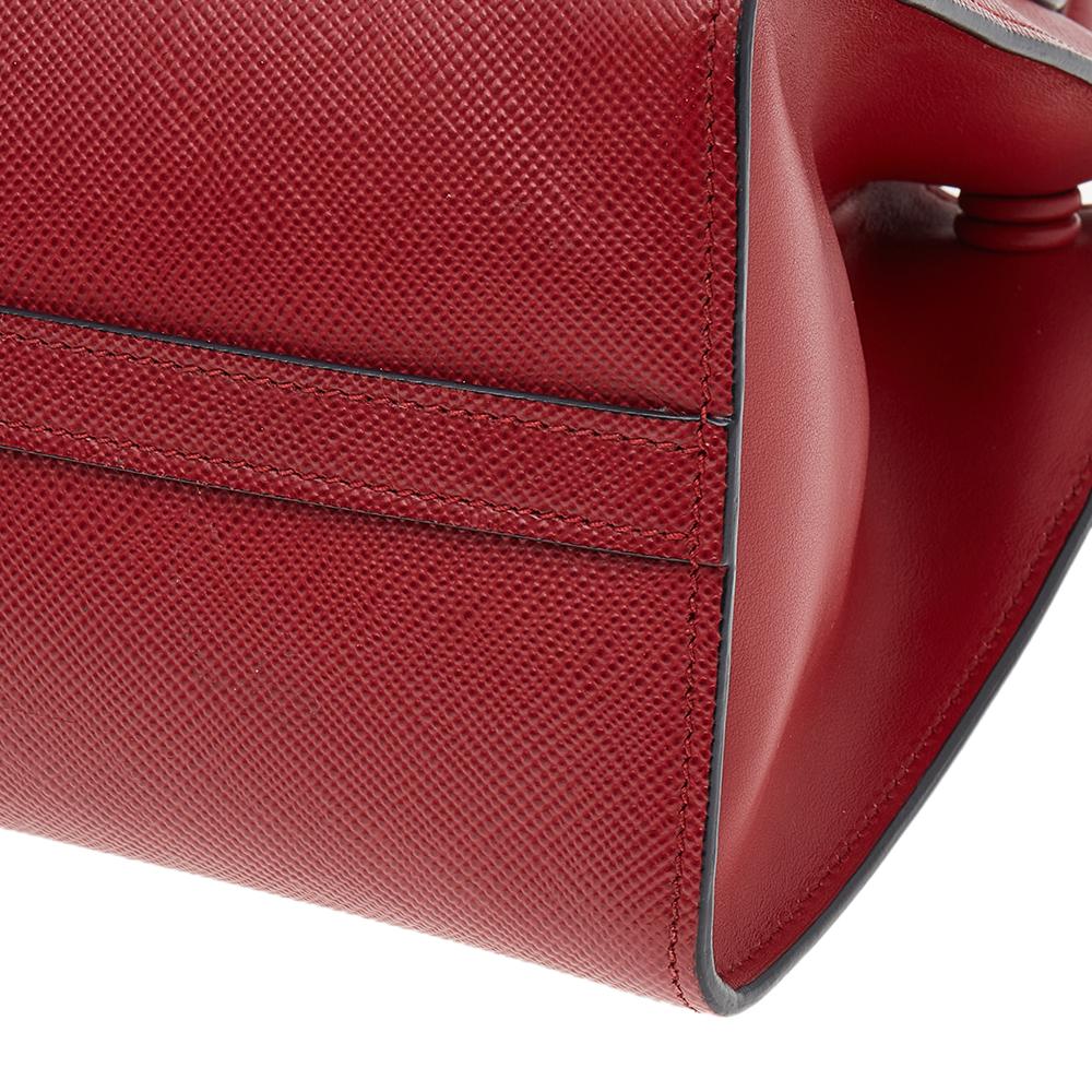Prada Red Saffiano Cuir Leather Monochrome Tote In Good Condition In Dubai, Al Qouz 2