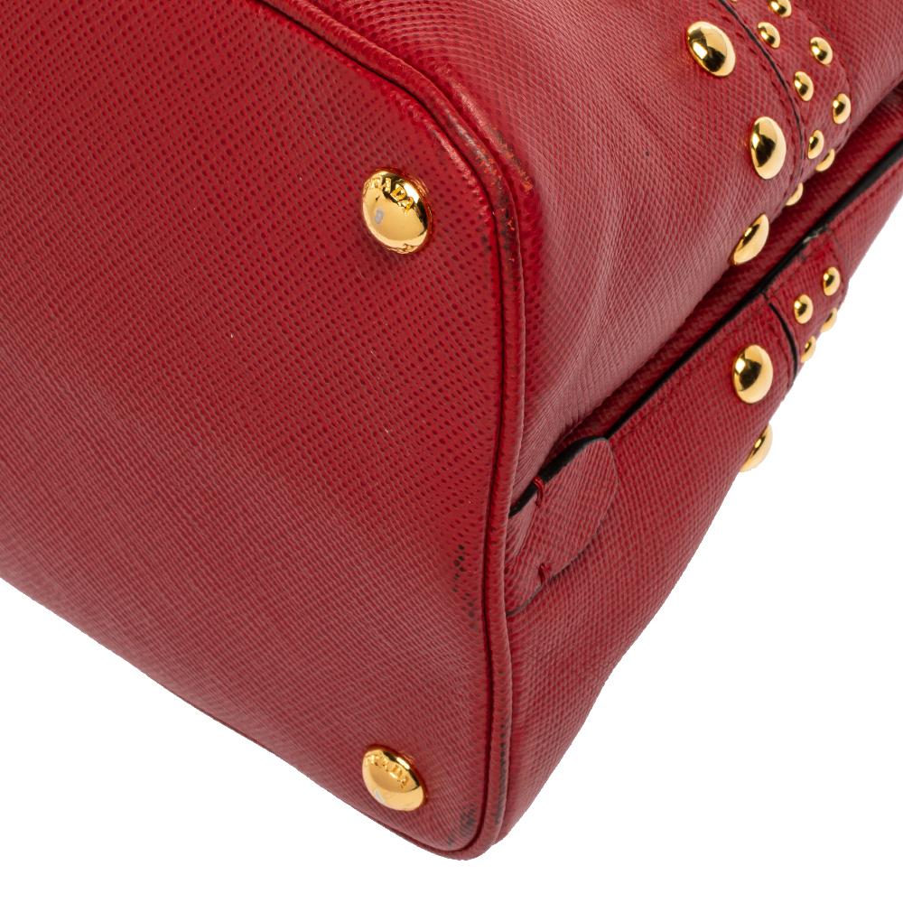 Prada Red Saffiano Cuir Leather Open Promenade Studded Bag In Good Condition In Dubai, Al Qouz 2