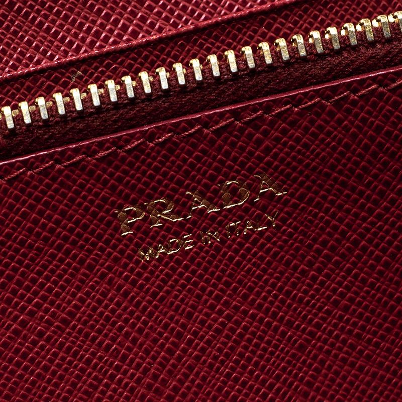 Prada Red Saffiano Leather Continental Wallet In Good Condition In Dubai, Al Qouz 2