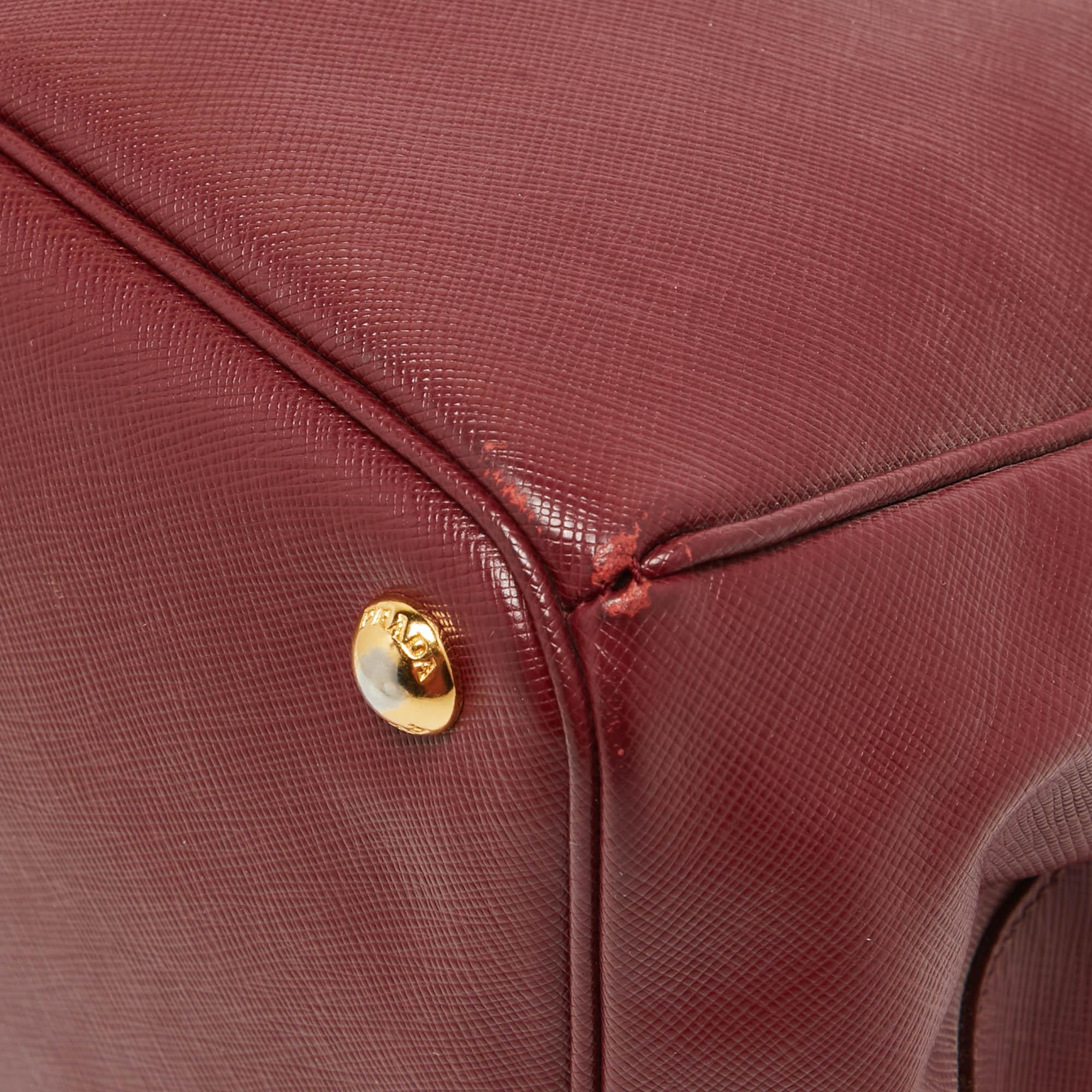 Prada Große Galleria-Tasche aus rotem Saffianoleder im Angebot 4