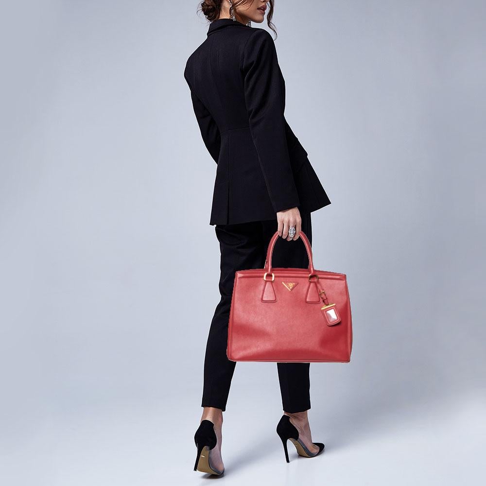 Prada Red Saffiano Leather Parabole Tote In Good Condition In Dubai, Al Qouz 2