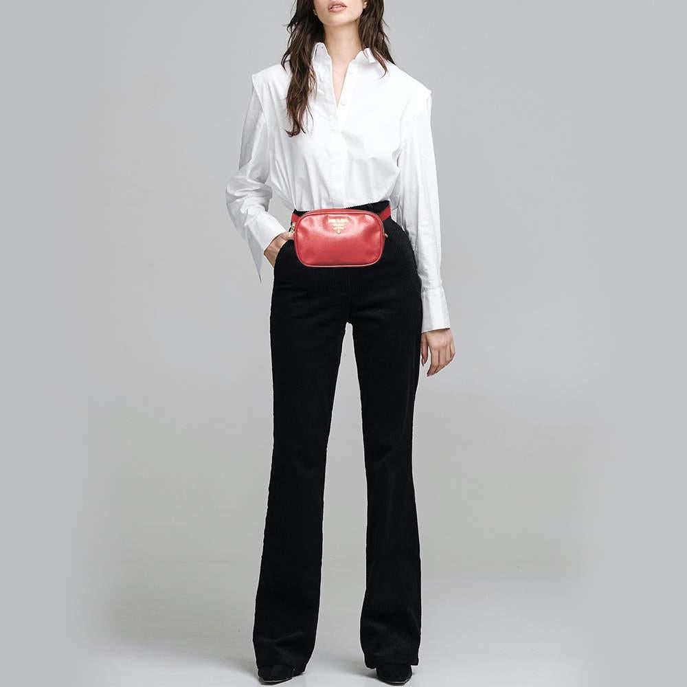 Prada Red Saffiano Lux Leather Convertible Chain Belt Bag In Good Condition In Dubai, Al Qouz 2
