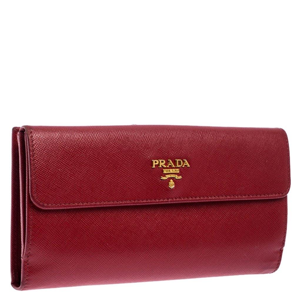 Prada Red Saffiano Lux Leather Flap Continental Wallet In Good Condition In Dubai, Al Qouz 2
