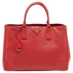 Große Saffiano Lux-Gartentasche aus rotem Leder von Prada
