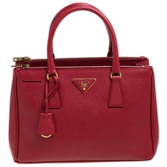 Prada Rot Saffiano Lux Leder Kleine Galleria Doppeltasche mit Reißverschluss
