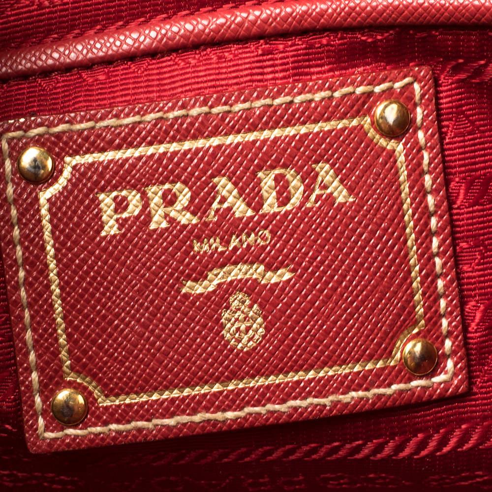 Prada - Fourre-tout en cuir Saffiano Lux rouge en vente 7
