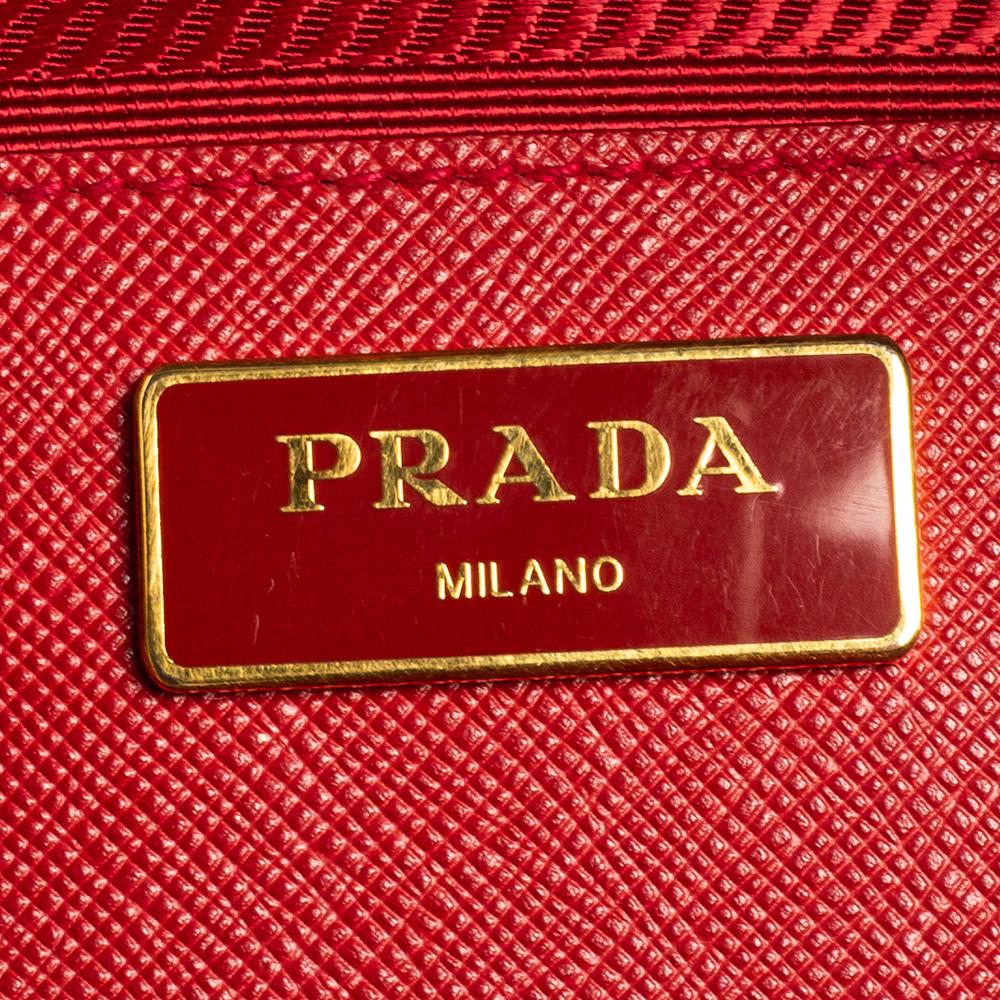 Prada Rote Saffiano Lux Bauletto-Tasche aus Leder mit Reißverschluss 3