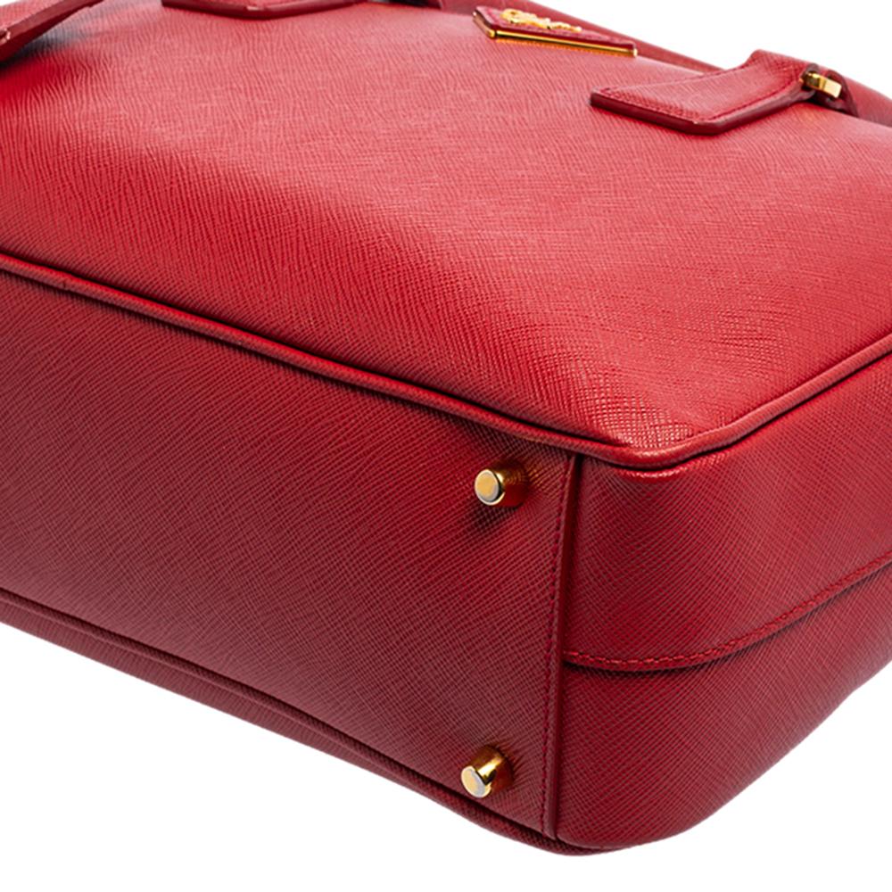 Prada Rote Saffiano Lux Bauletto-Tasche aus Leder mit Reißverschluss 4