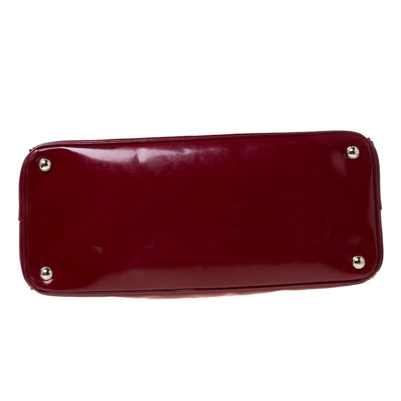 Prada Red Saffiano Lux Patent Leather Large Double Zip Tote In Good Condition In Dubai, Al Qouz 2