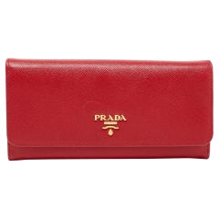 Prada Portemonnaie aus rotem Saffiano-Metallleder mit Klappe