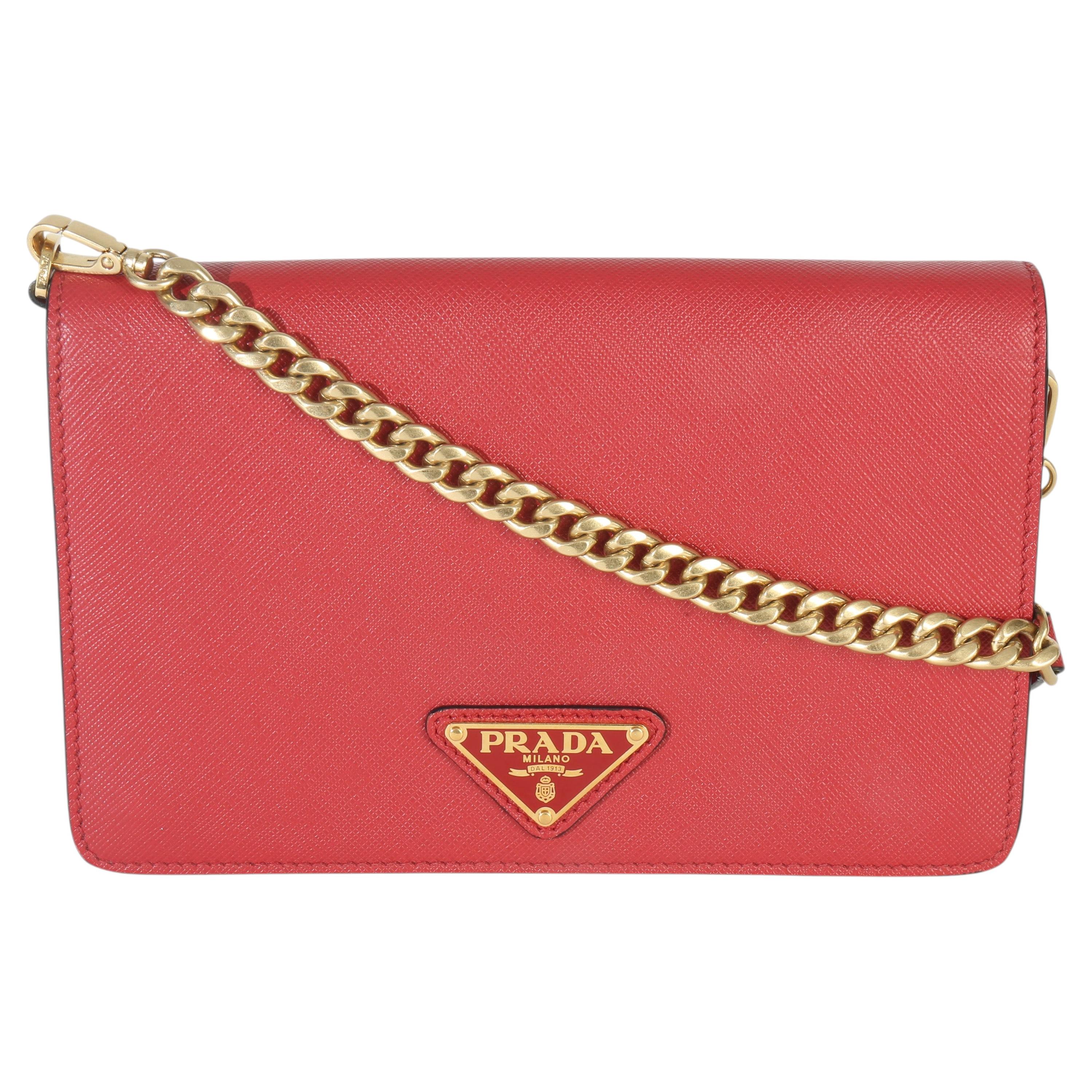 Mini-corps en saffiano rouge avec logo triangulaire Prada en vente