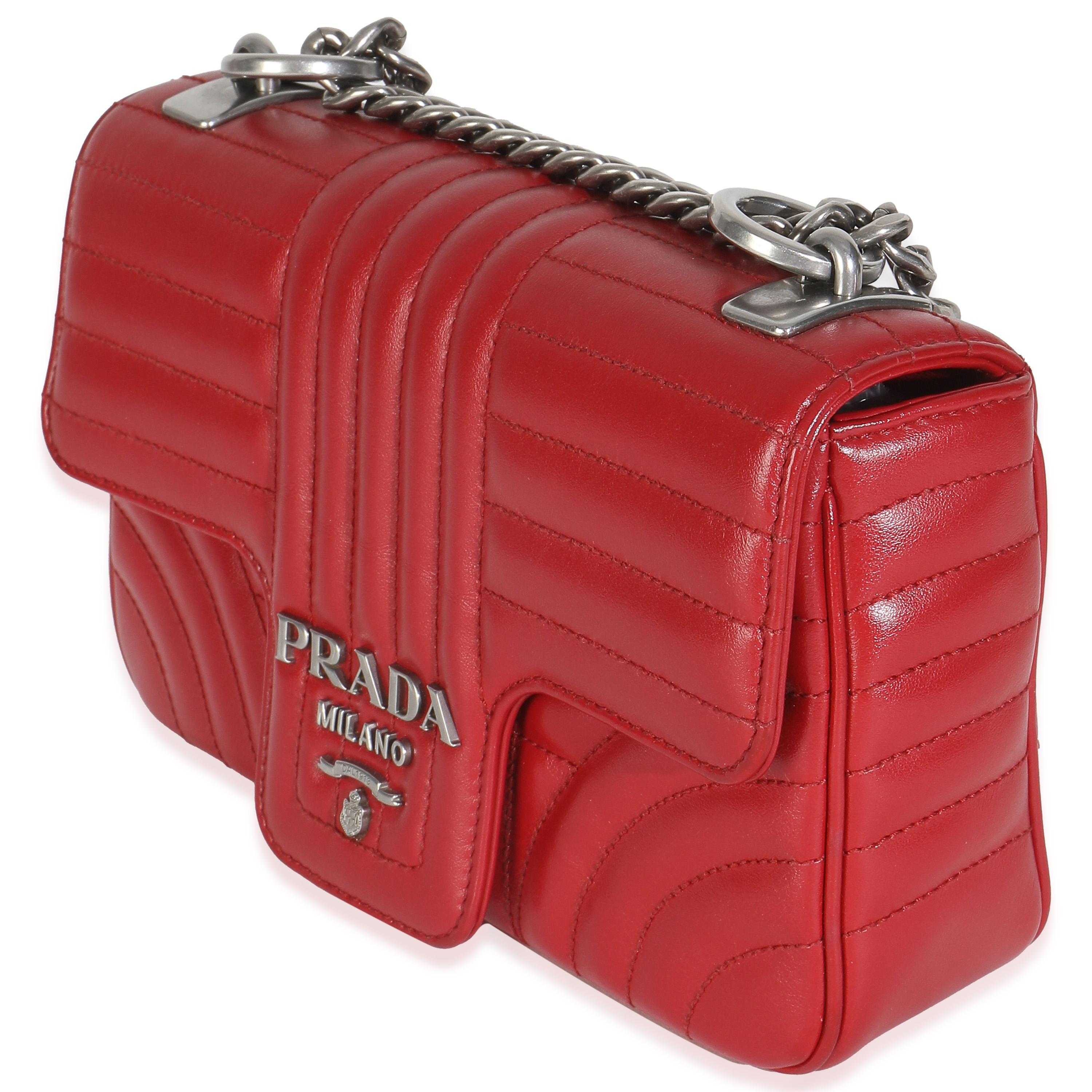 Prada Red Soft Calfskin Impunture Diagramme Medium Chain Flap Bag Bon état - En vente à New York, NY