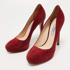 Escarpins à plateforme en daim rouge Prada, taille 38