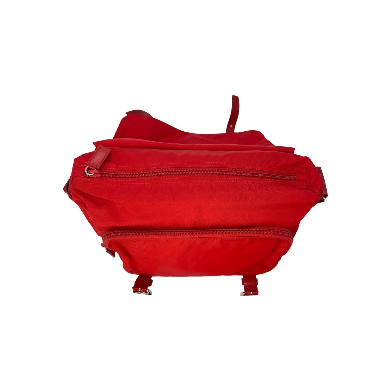 Borsa messenger Prada in nylon tessuto rosso 2
