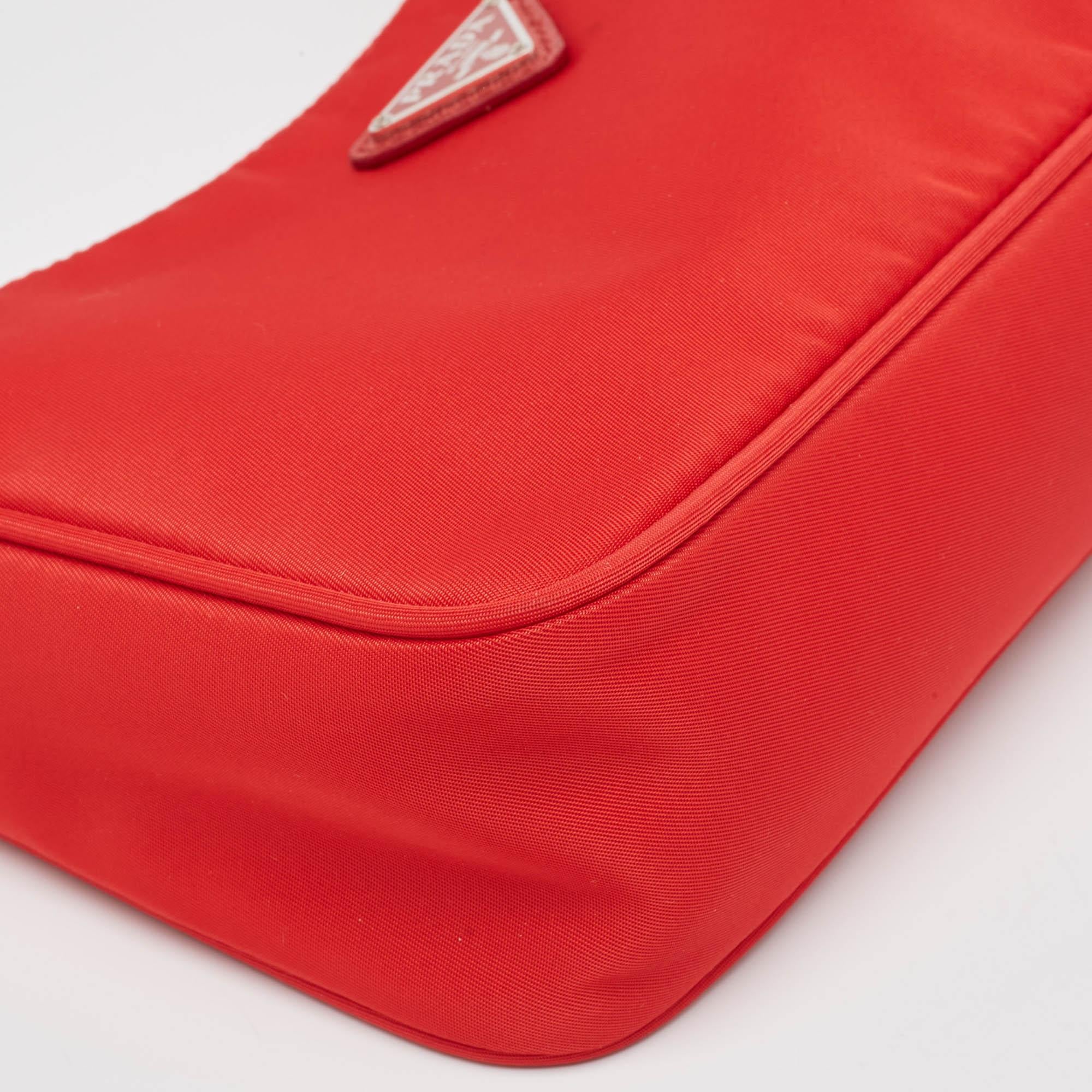 Prada Red Tessuto Nylon Re-Edition 2000 Baguette Bag For Sale 7