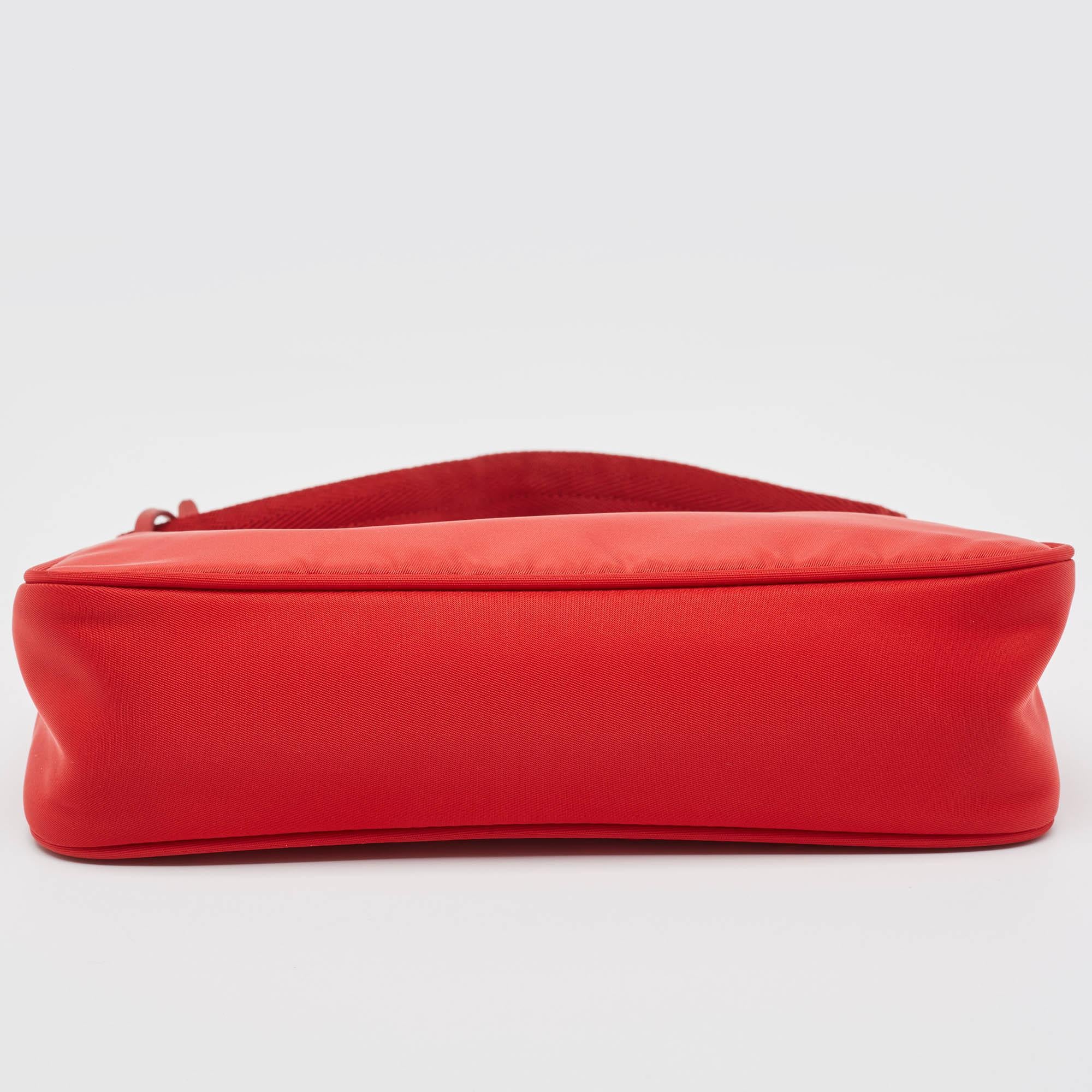 Prada Red Tessuto Nylon Re-Edition 2000 Baguette Bag For Sale 8